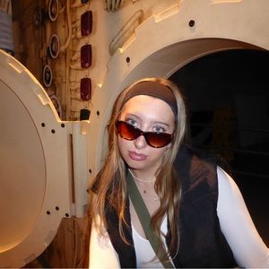 Meet your Posher, Laura